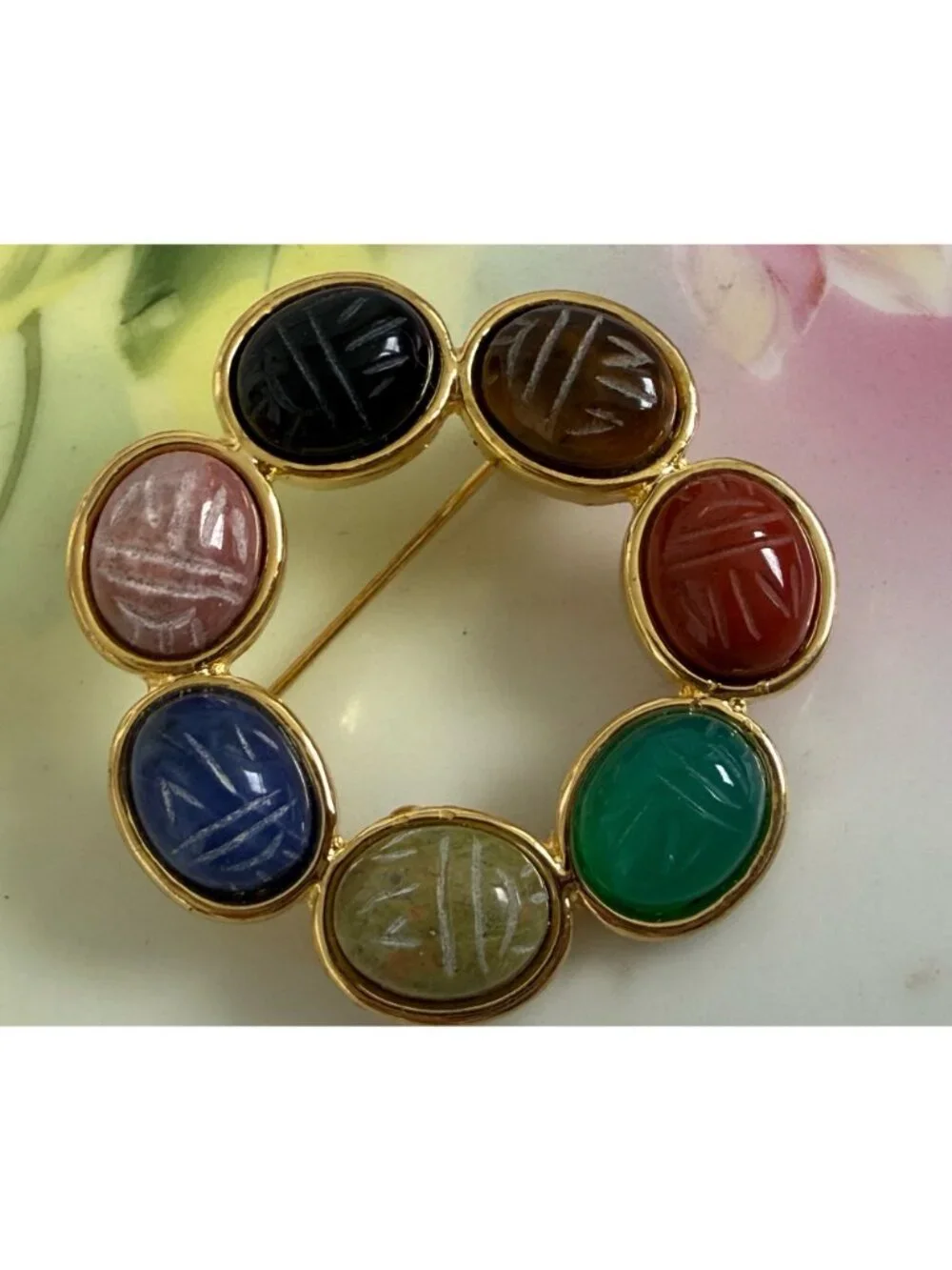 Vintage 70s Round Scarab Gemstone Beetle Brooch Gold Tone - Picture 5 of 9